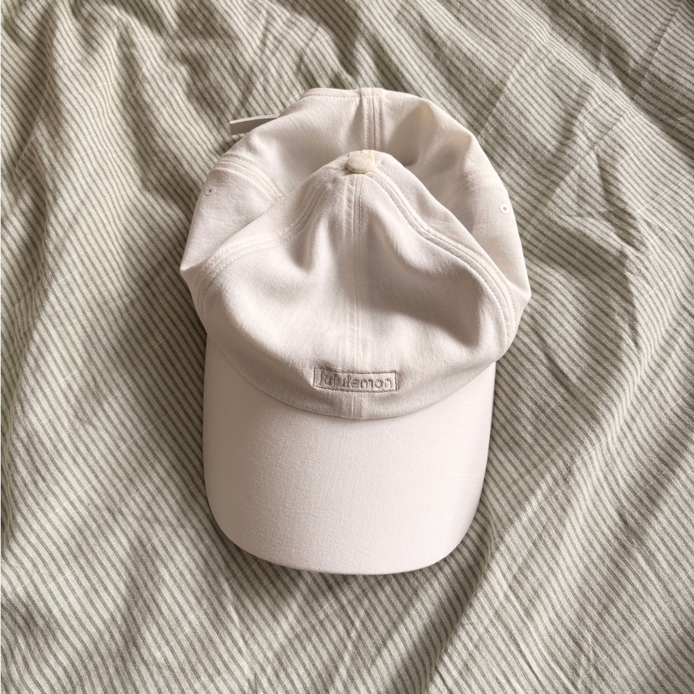 LULULEMON | White athletic cap